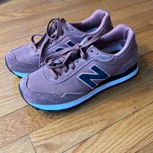 Girls New balance 515 mauve/rose gold color with blue accents
